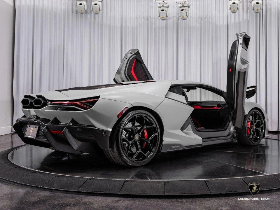 2024 Lamborghini Revuelto - Image 24 of 31