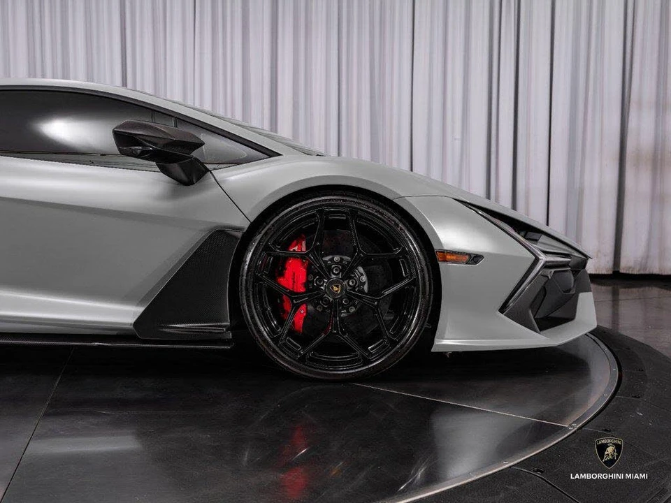2024 Lamborghini Revuelto - Image 29 of 31