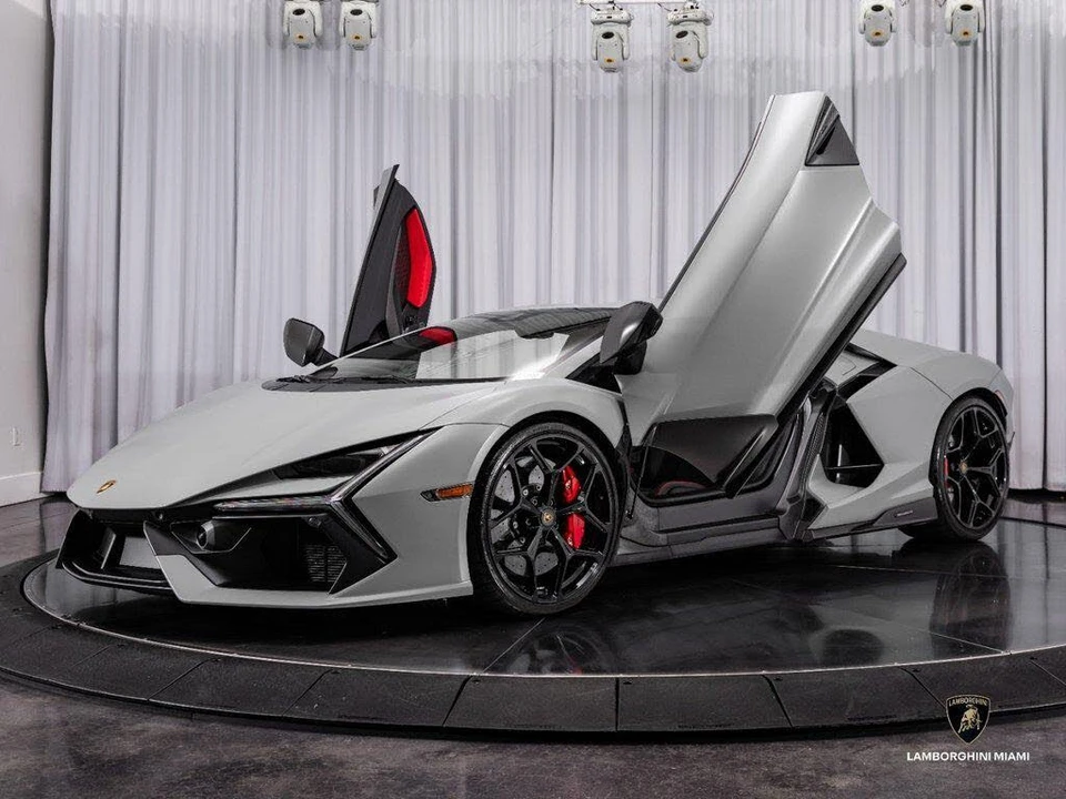 2024 Lamborghini Revuelto - Image 11 of 31