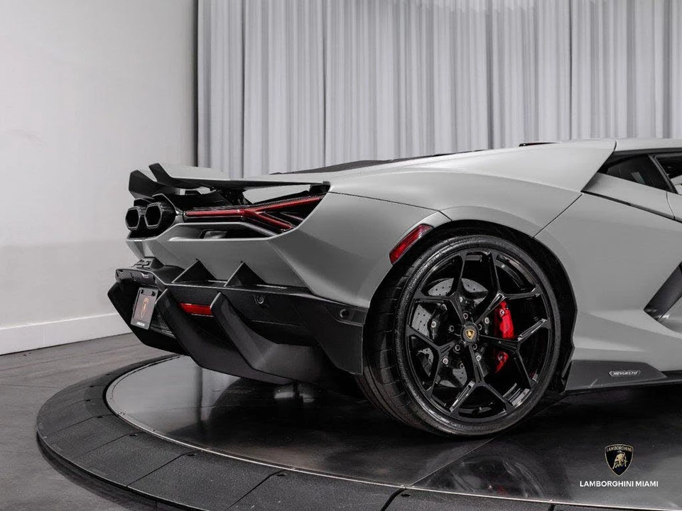 2024 Lamborghini Revuelto - Image 25 of 31