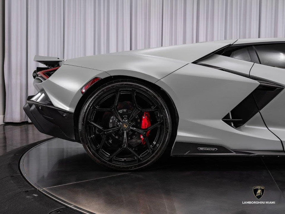 2024 Lamborghini Revuelto - Image 28 of 31