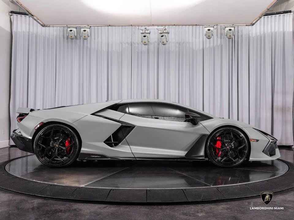 2024 Lamborghini Revuelto - Image 26 of 31