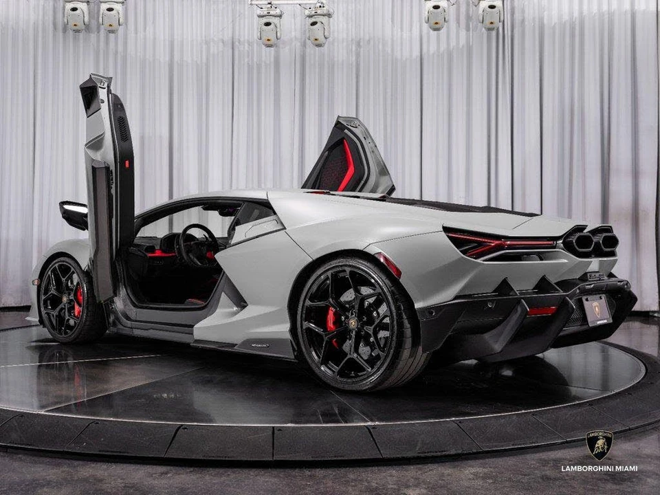 2024 Lamborghini Revuelto - Image 16 of 31