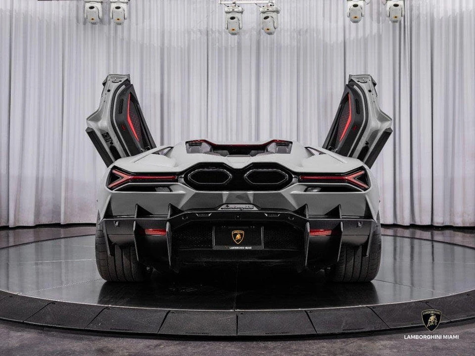 2024 Lamborghini Revuelto - Image 19 of 31