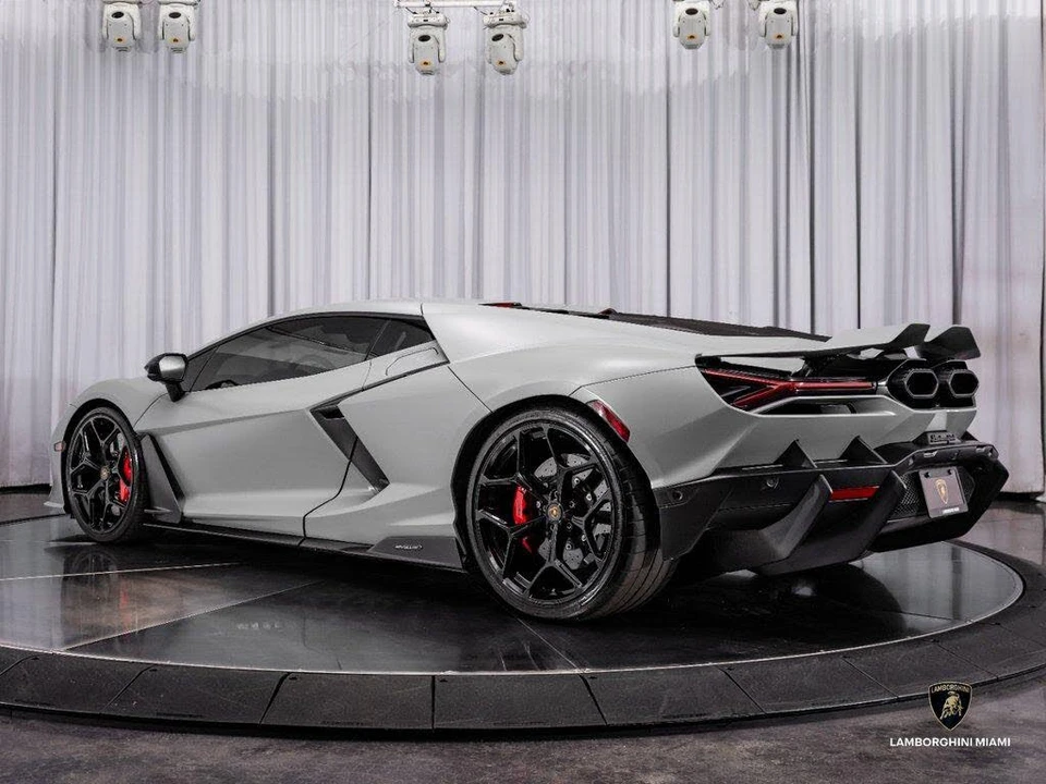 2024 Lamborghini Revuelto - Image 15 of 31