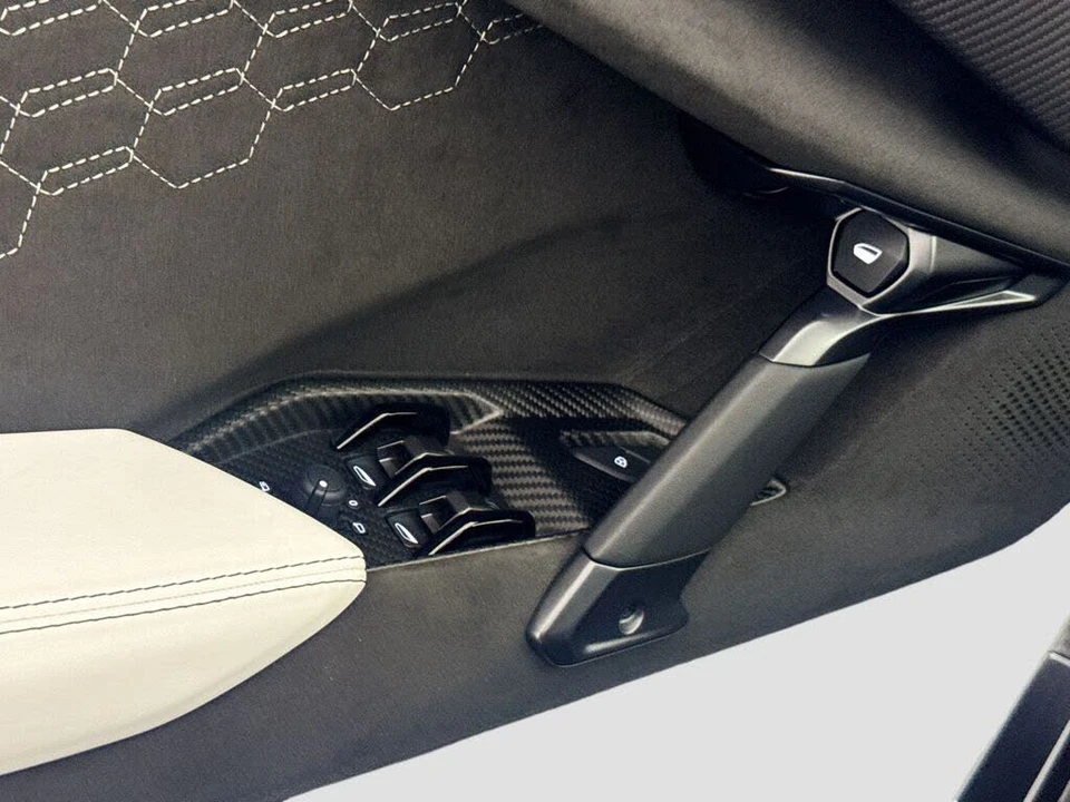 2024 Lamborghini Revuelto - Image 18 of 31