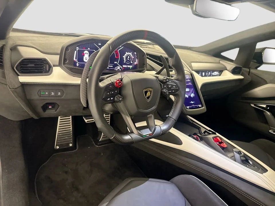 2024 Lamborghini Revuelto - Image 9 of 31