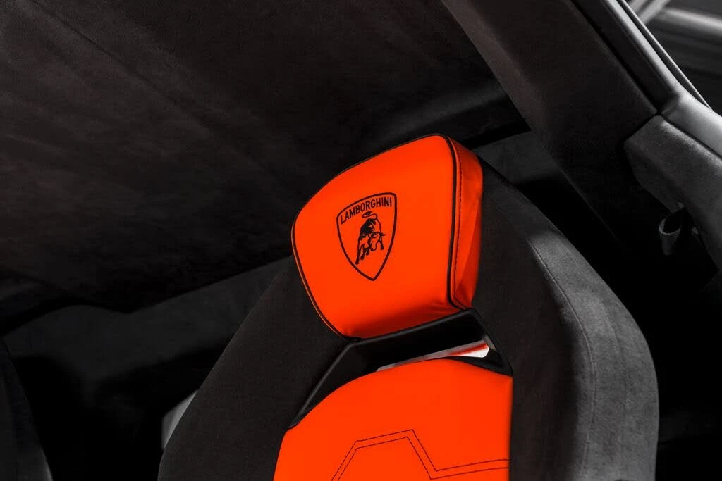 2024 Lamborghini Revuelto - Image 19 of 31