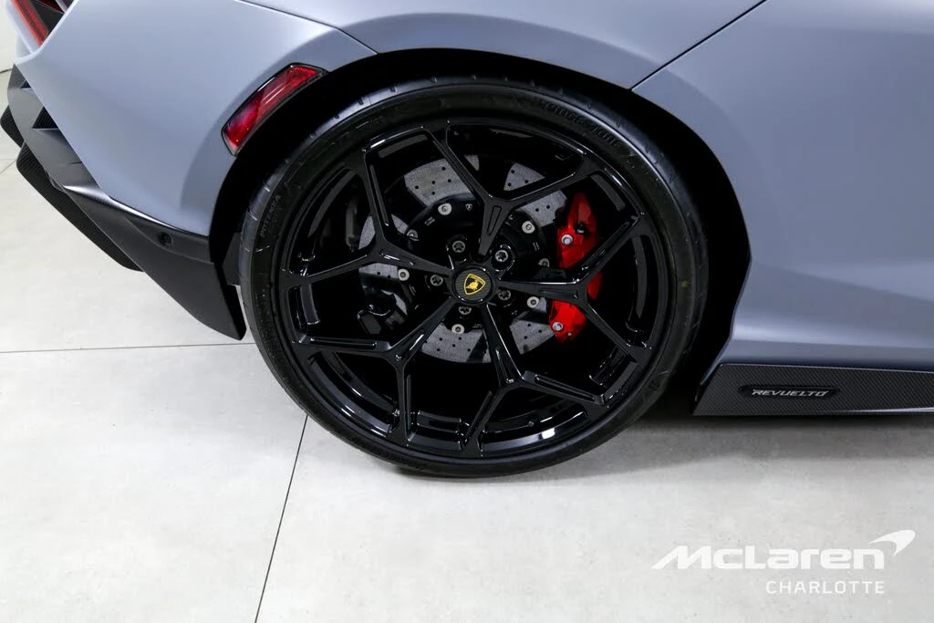 2024 Lamborghini Revuelto - Image 28 of 31