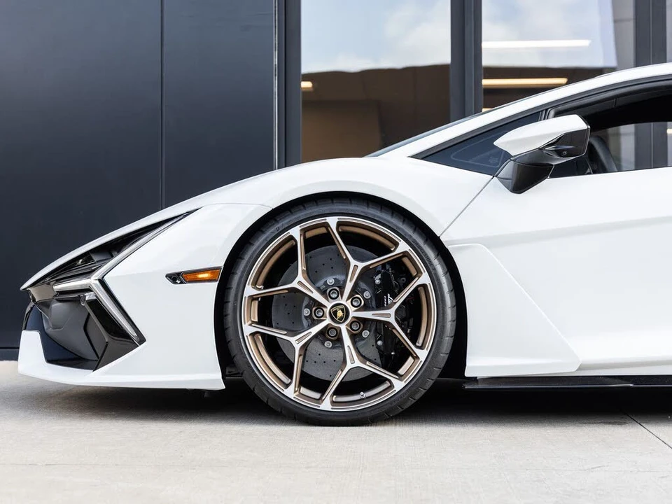 2024 Lamborghini Revuelto - Image 12 of 31