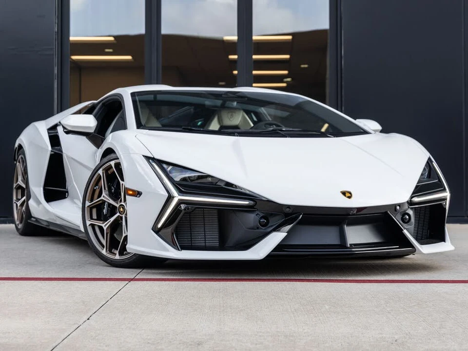 2024 Lamborghini Revuelto - Image 3 of 31