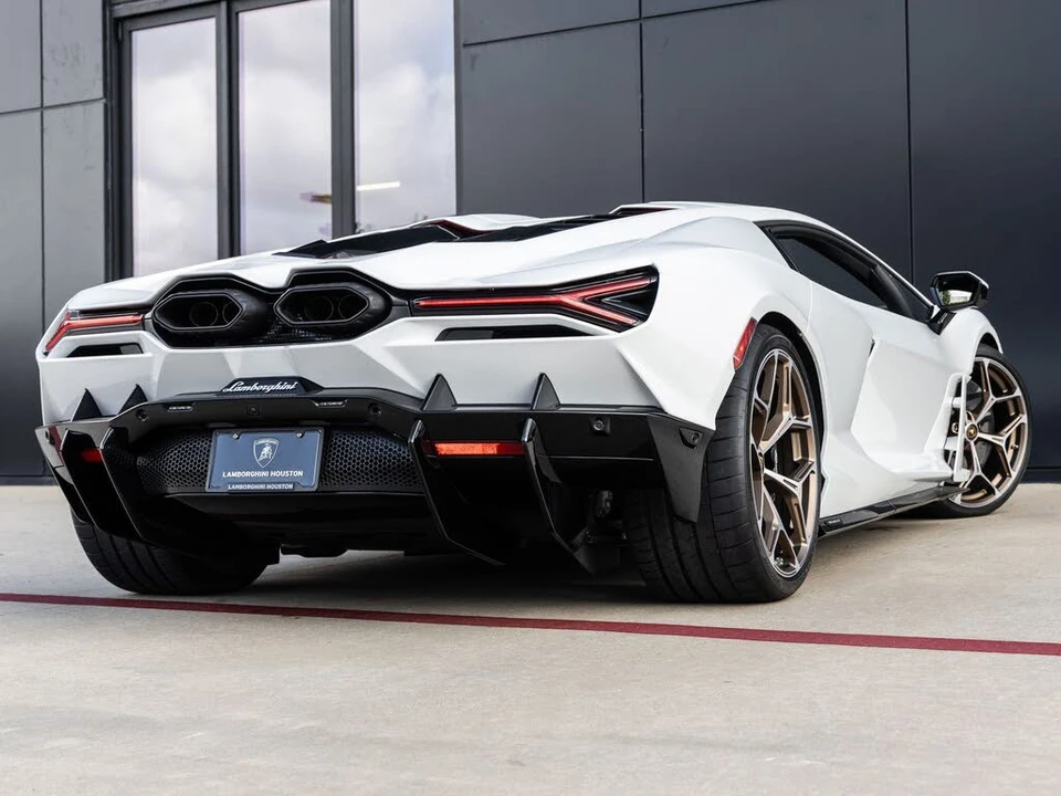 2024 Lamborghini Revuelto - Image 9 of 31