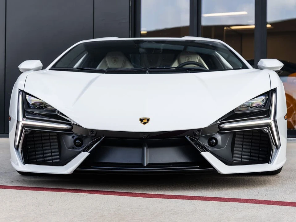 2024 Lamborghini Revuelto - Image 5 of 31