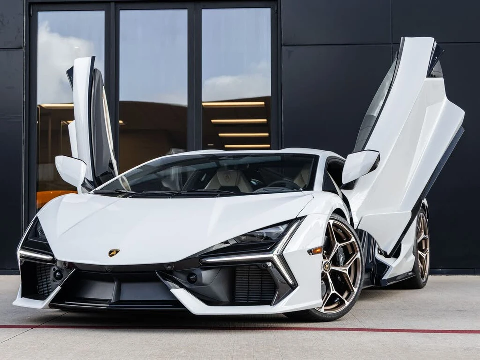 2024 Lamborghini Revuelto - Image 2 of 31