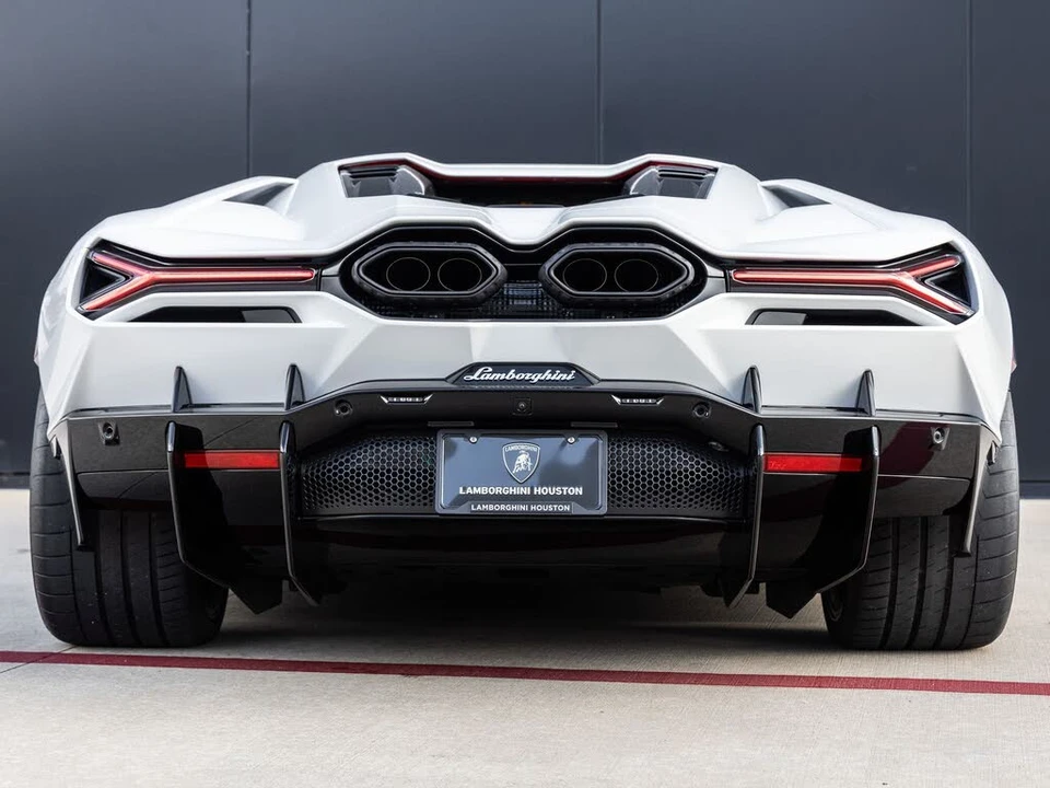 2024 Lamborghini Revuelto - Image 8 of 31