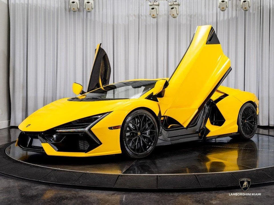 2024 Lamborghini Revuelto - Image 8 of 31