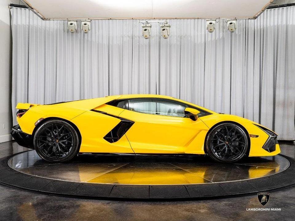 2024 Lamborghini Revuelto - Image 23 of 31