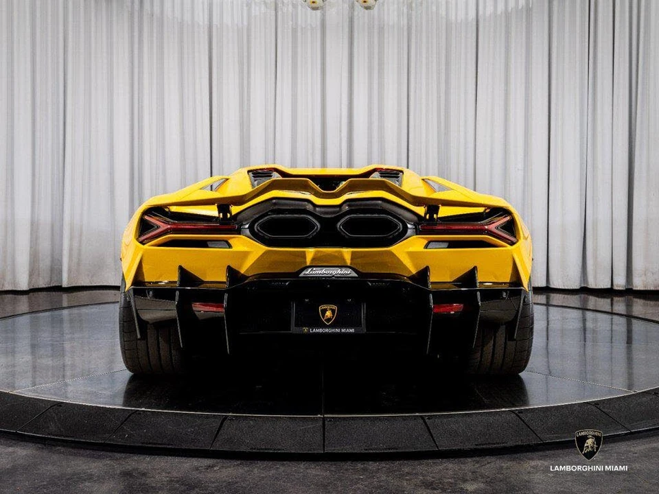 2024 Lamborghini Revuelto - Image 15 of 31