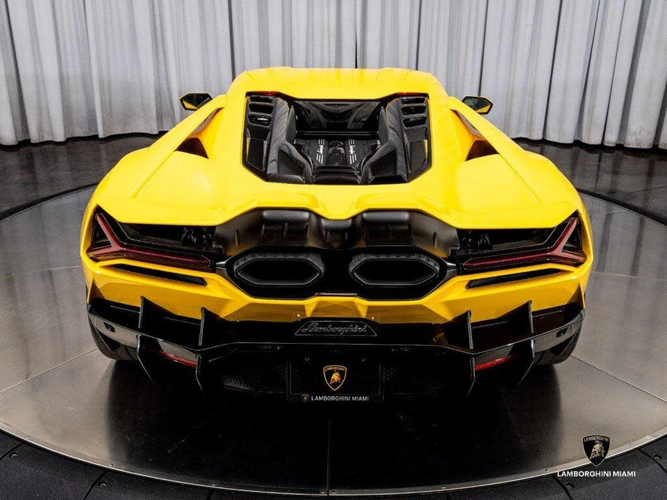 2024 Lamborghini Revuelto - Image 17 of 31