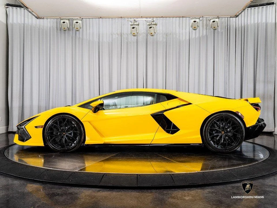 2024 Lamborghini Revuelto - Image 9 of 31