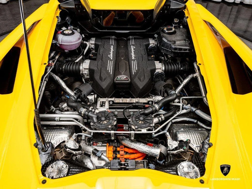 2024 Lamborghini Revuelto - Image 19 of 31