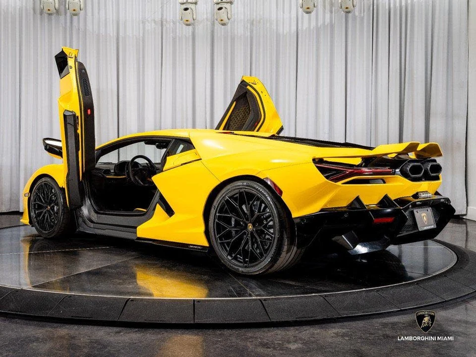 2024 Lamborghini Revuelto - Image 14 of 31