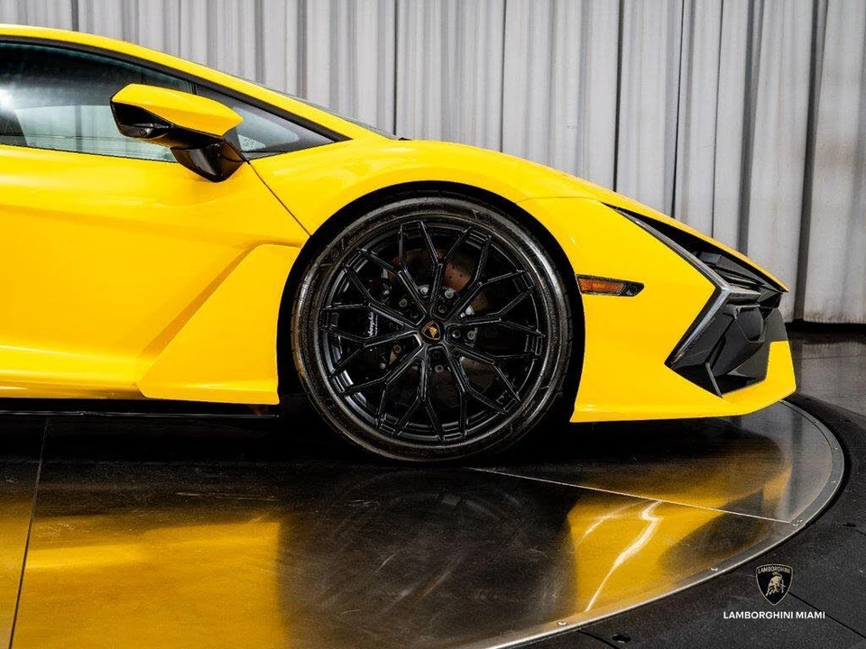 2024 Lamborghini Revuelto - Image 25 of 31