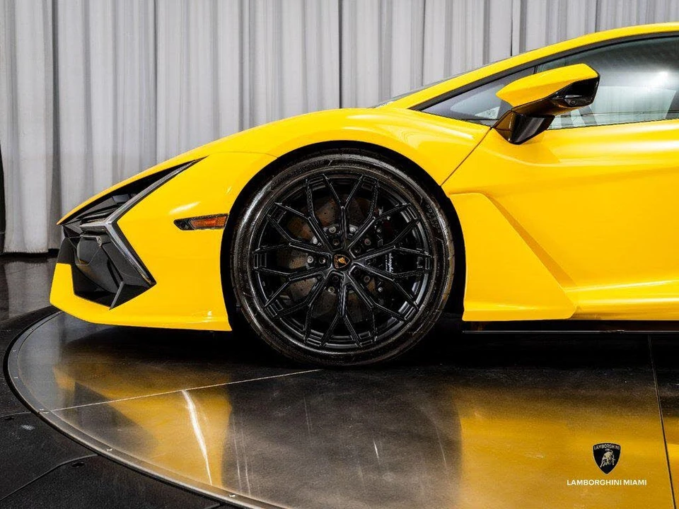 2024 Lamborghini Revuelto - Image 11 of 31