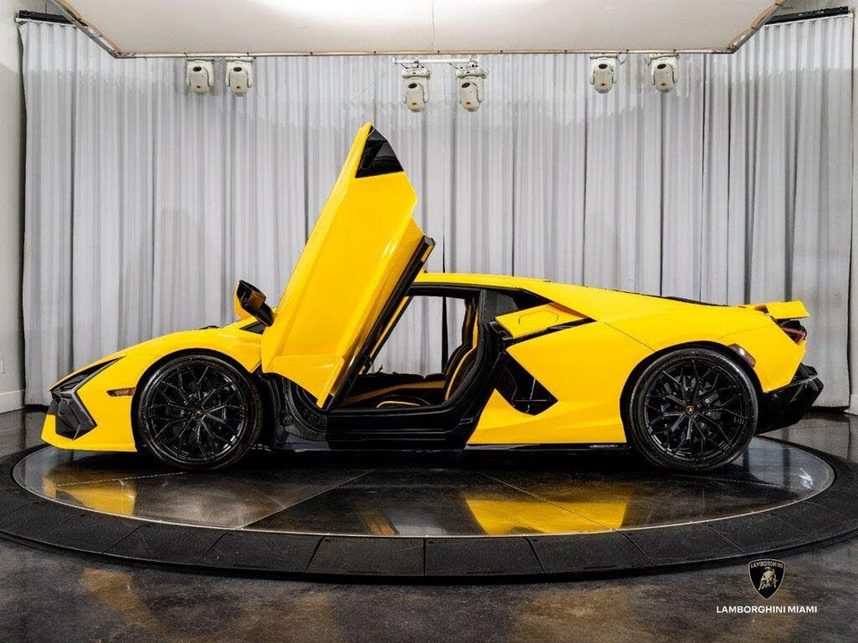 2024 Lamborghini Revuelto - Image 10 of 31