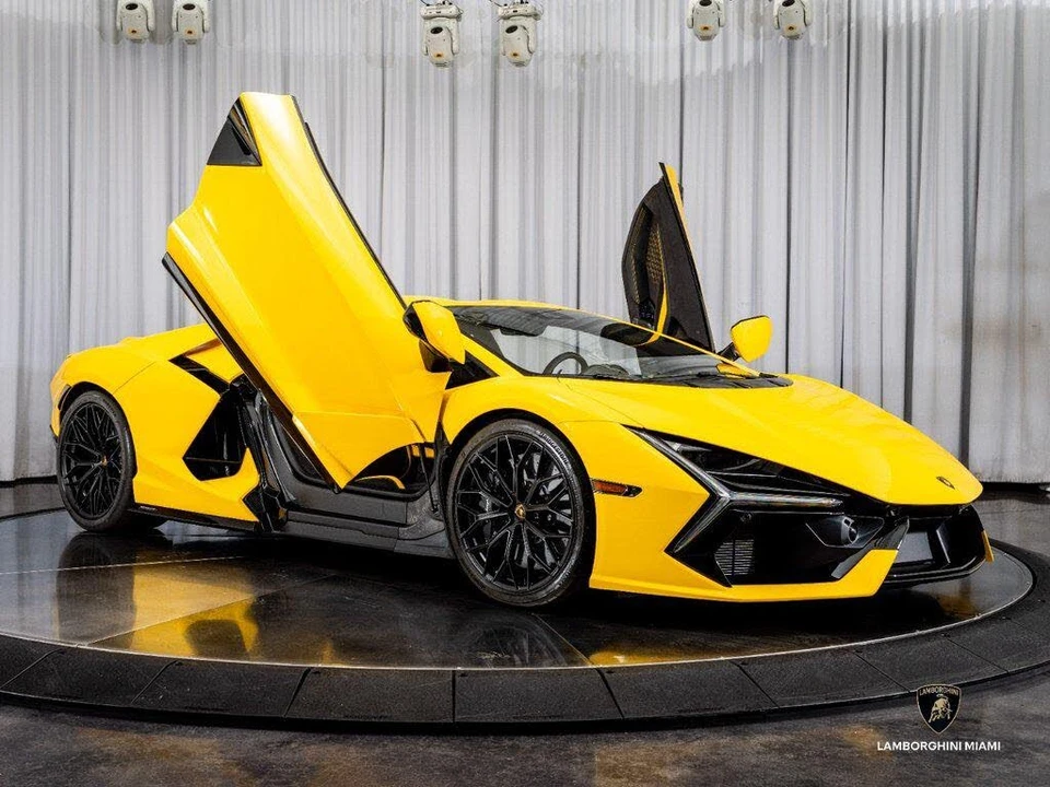 2024 Lamborghini Revuelto - Image 28 of 31