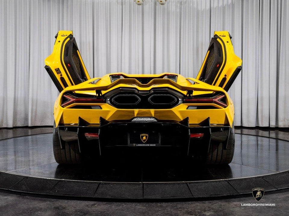 2024 Lamborghini Revuelto - Image 16 of 31
