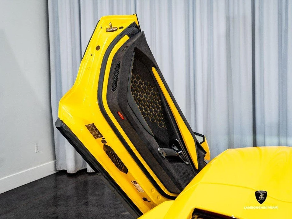 2024 Lamborghini Revuelto - Image 29 of 31
