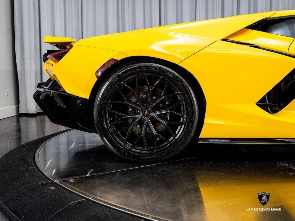 2024 Lamborghini Revuelto - Image 24 of 31