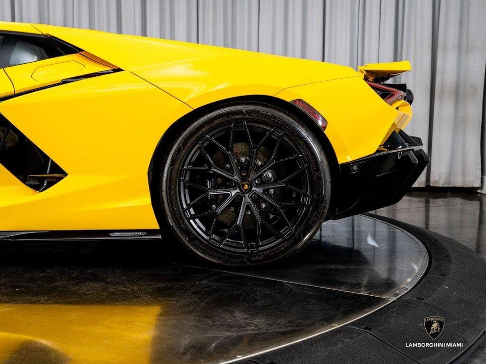 2024 Lamborghini Revuelto - Image 12 of 31