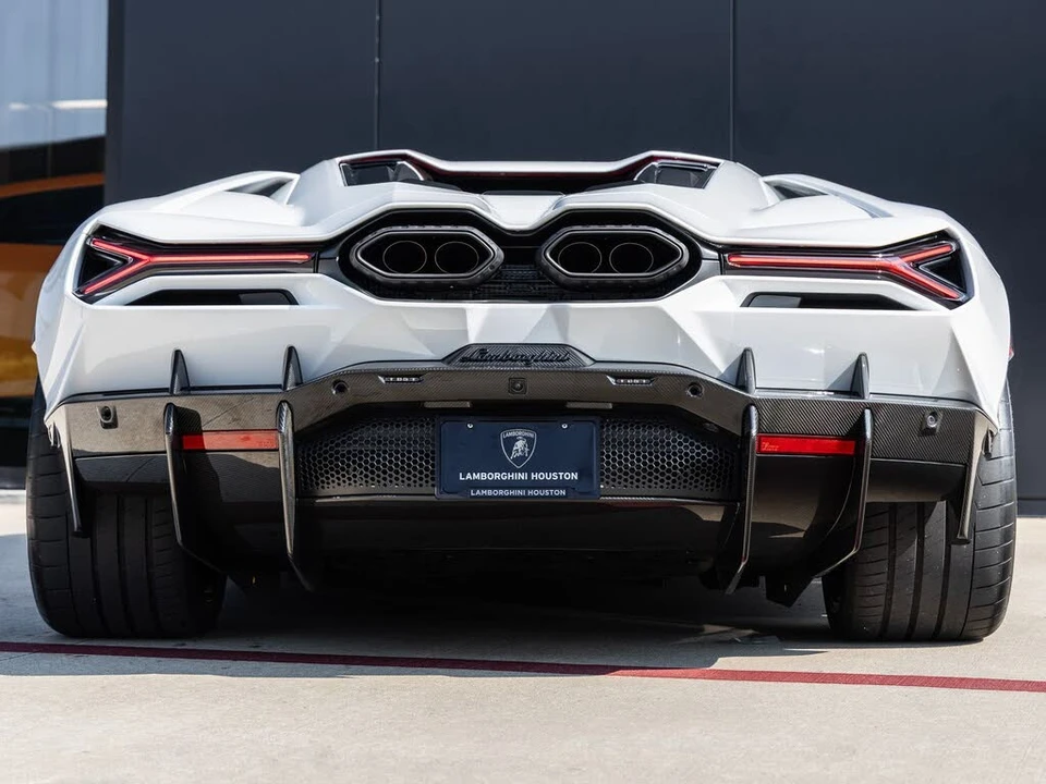 2024 Lamborghini Revuelto - Image 8 of 31