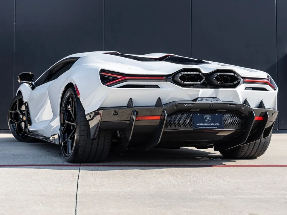 2024 Lamborghini Revuelto - Image 7 of 31