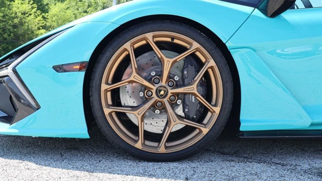2024 Lamborghini Revuelto - Image 2 of 31