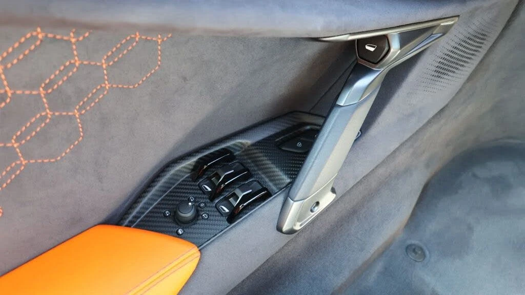 2024 Lamborghini Revuelto - Image 19 of 31
