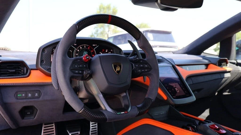 2024 Lamborghini Revuelto - Image 14 of 31