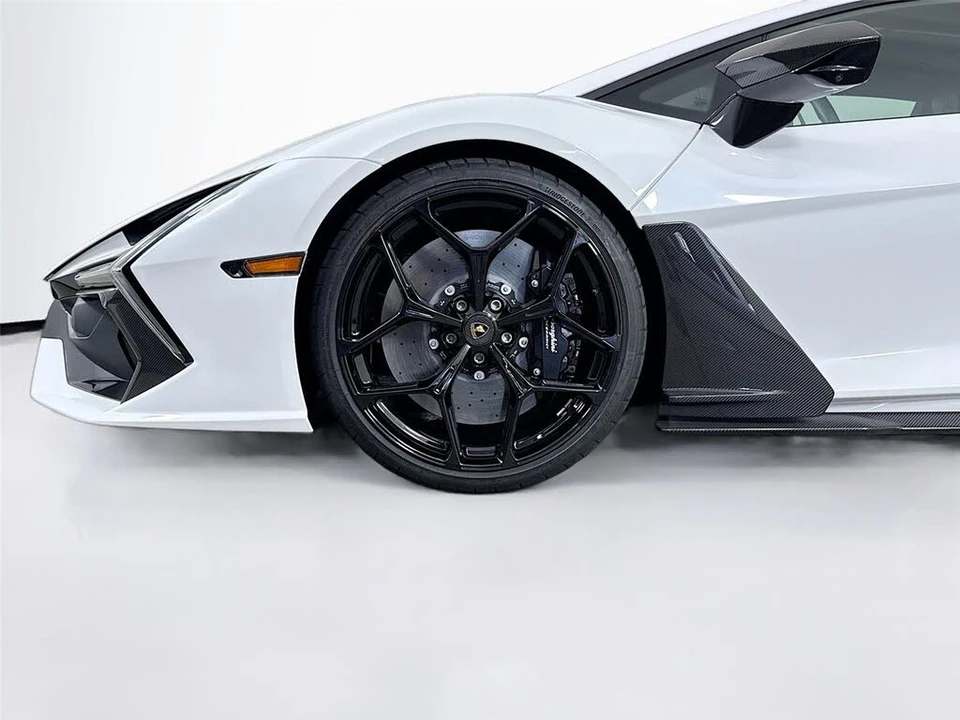 2024 Lamborghini Revuelto - Image 28 of 31