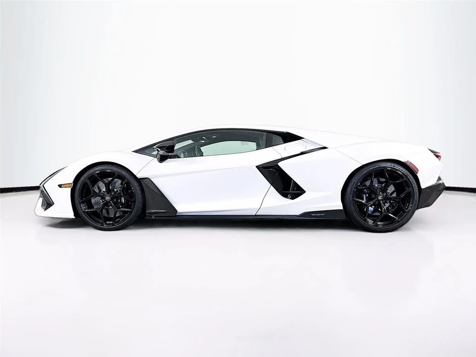 2024 Lamborghini Revuelto - Image 26 of 31