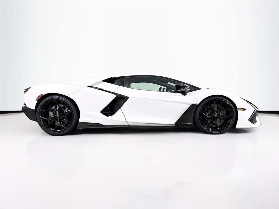 2024 Lamborghini Revuelto - Image 30 of 31