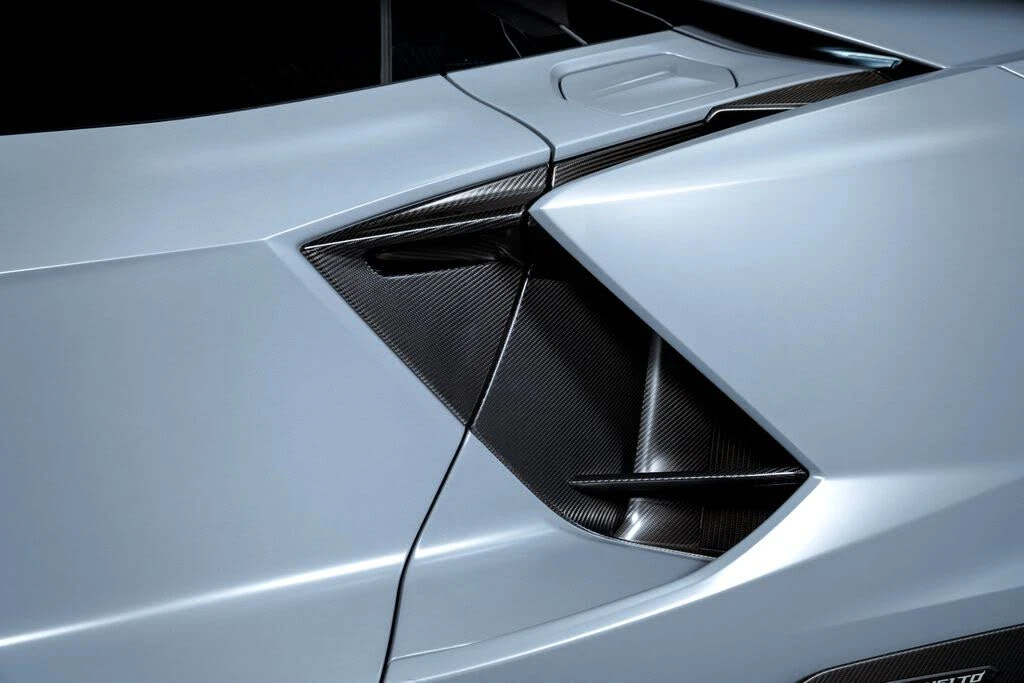 2024 Lamborghini Revuelto - Image 19 of 31