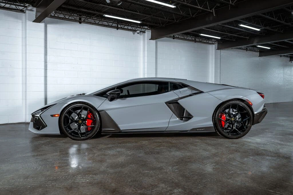 2024 Lamborghini Revuelto - Image 10 of 31