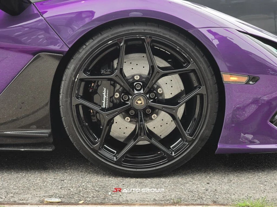 2024 Lamborghini Revuelto - Image 12 of 31