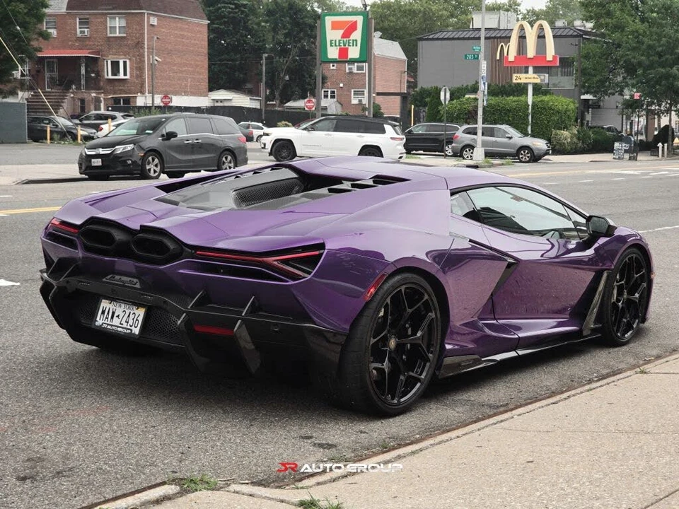 2024 Lamborghini Revuelto - Image 8 of 31