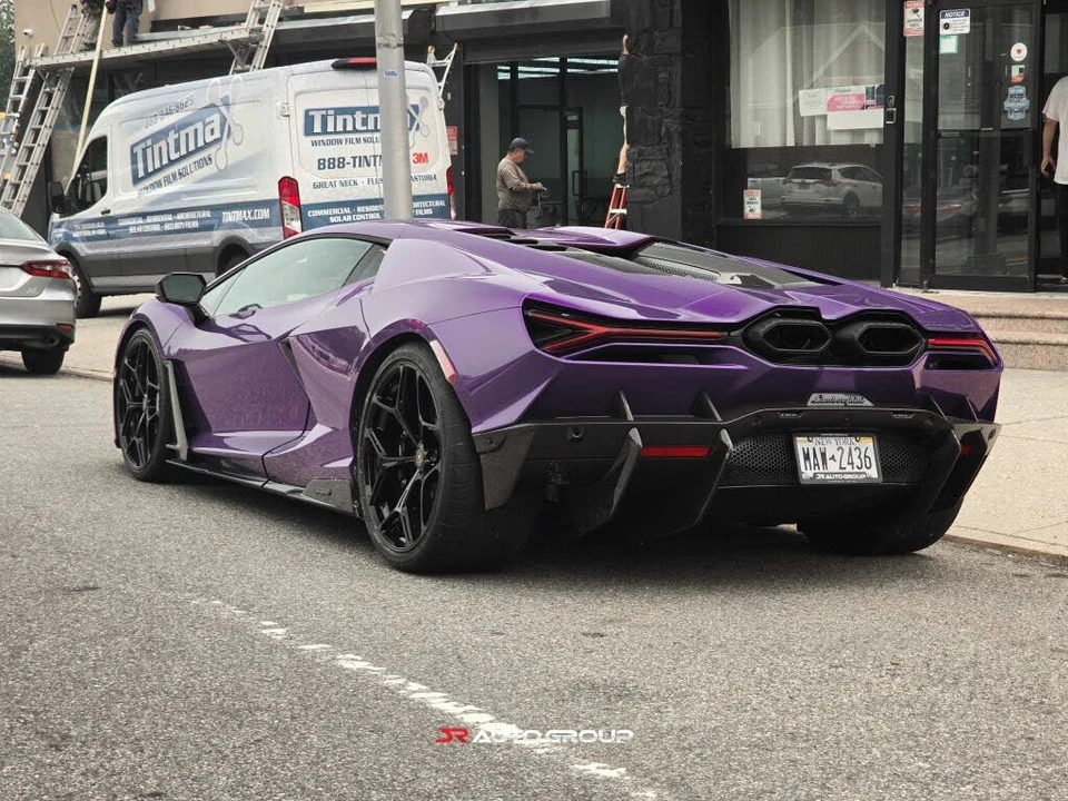2024 Lamborghini Revuelto - Image 7 of 31