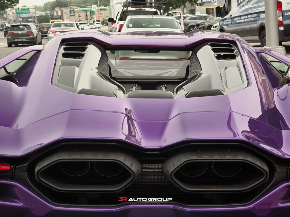 2024 Lamborghini Revuelto - Image 18 of 31