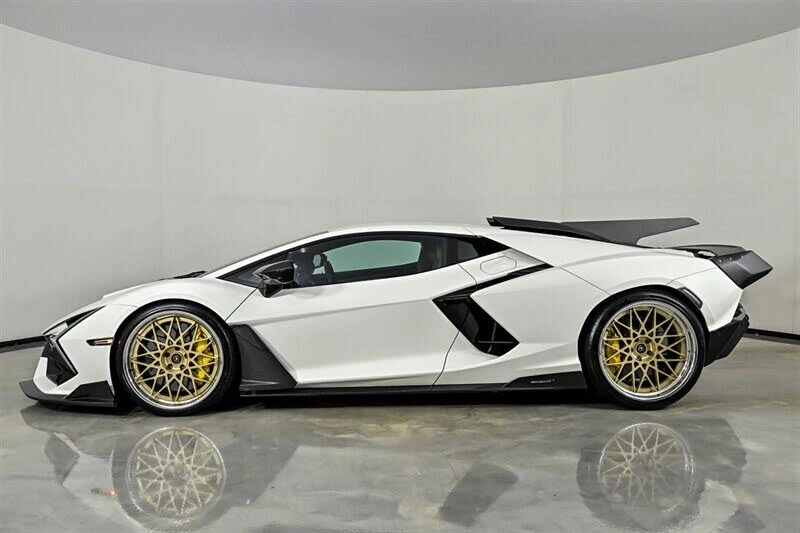2024 Lamborghini Revuelto - Image 24 of 31