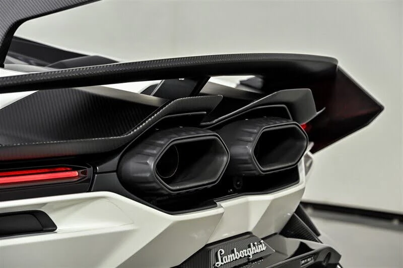 2024 Lamborghini Revuelto - Image 31 of 31